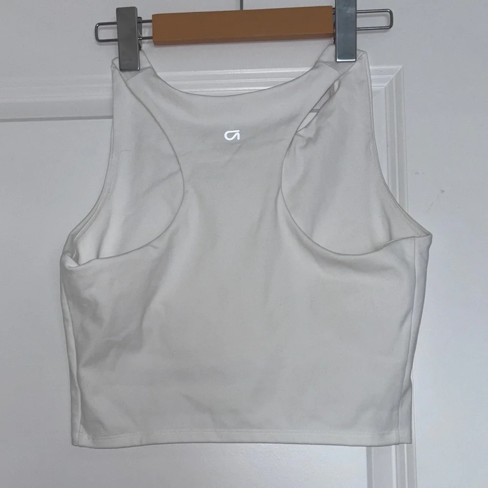 Gap Fit White Sleeveless Women's Athletic Top - Picture 3 of 4